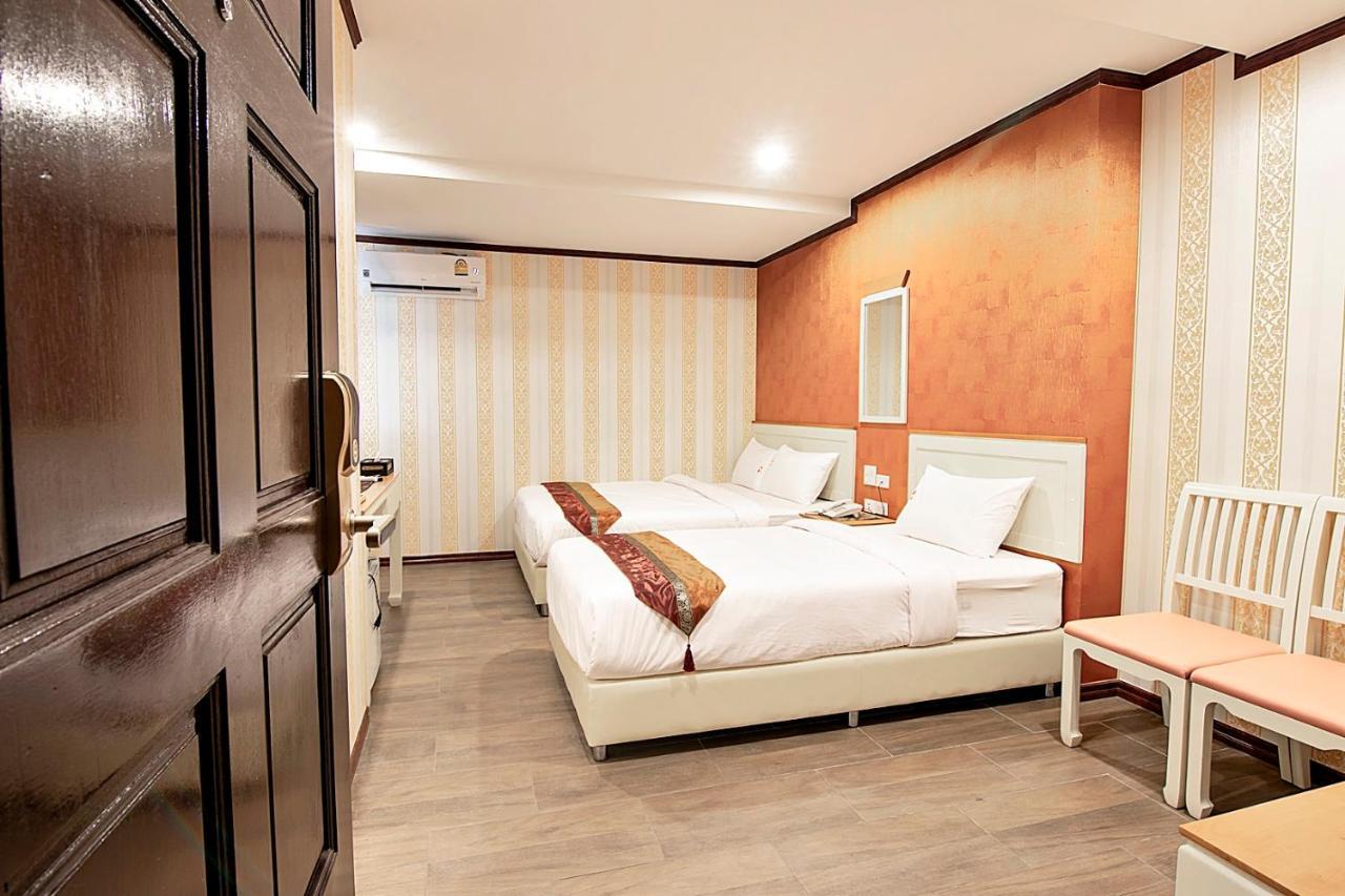J&Y Hotel Latphrao 35 Bangkok Luaran gambar